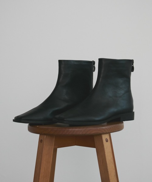 MERLOT（メルロー）の「スクエアトゥレザーブーツ（ブーツ・レディース・ブラック・SMALL/MEDIUM/LARGE）」の2枚目の写真