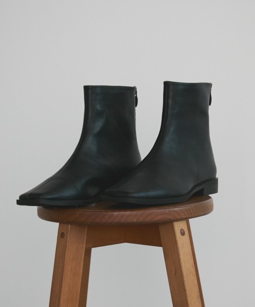 MERLOT（メルロー）の「スクエアトゥレザーブーツ（ブーツ・レディース・ブラック・SMALL/MEDIUM/LARGE）」の3枚目の写真