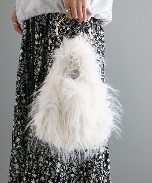 CRAFT STANDARD BOUTIQUE（クラフトスタンダードブティック）の「リングハンドルフェイクファーバッグ（ハンドバッグ・レディース・ホワイト/ダークブラウン・FREE）」の3枚目の写真