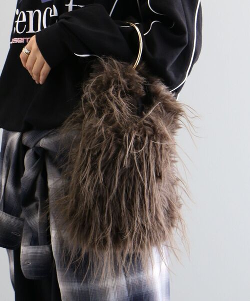 CRAFT STANDARD BOUTIQUE（クラフトスタンダードブティック）の「リングハンドルフェイクファーバッグ（ハンドバッグ・レディース・ホワイト/ダークブラウン・FREE）」の9枚目の写真