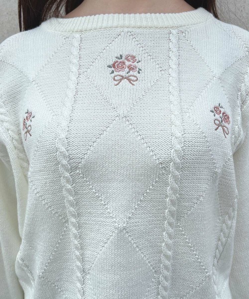 F i.n.t（フィント）の「ローズミニブーケ刺繍ニットプルオーバー/fint（ニット/セーター・レディース・オフホワイト/ライトグレー・FREE）」の4枚目の写真