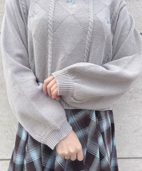 F i.n.t（フィント）の「ローズミニブーケ刺繍ニットプルオーバー/fint（ニット/セーター・レディース・オフホワイト/ライトグレー・FREE）」の10枚目の写真