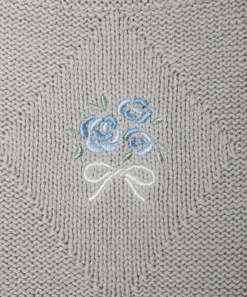 F i.n.t（フィント）の「ローズミニブーケ刺繍ニットプルオーバー/fint（ニット/セーター・レディース・オフホワイト/ライトグレー・FREE）」の17枚目の写真