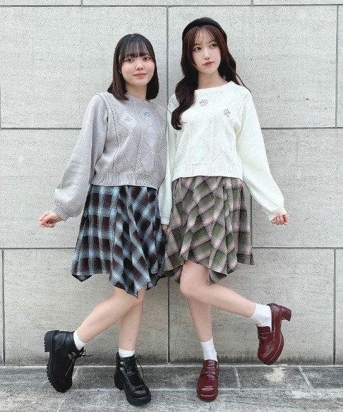 F i.n.t（フィント）の「ローズミニブーケ刺繍ニットプルオーバー/fint（ニット/セーター・レディース・オフホワイト/ライトグレー・FREE）」の22枚目の写真