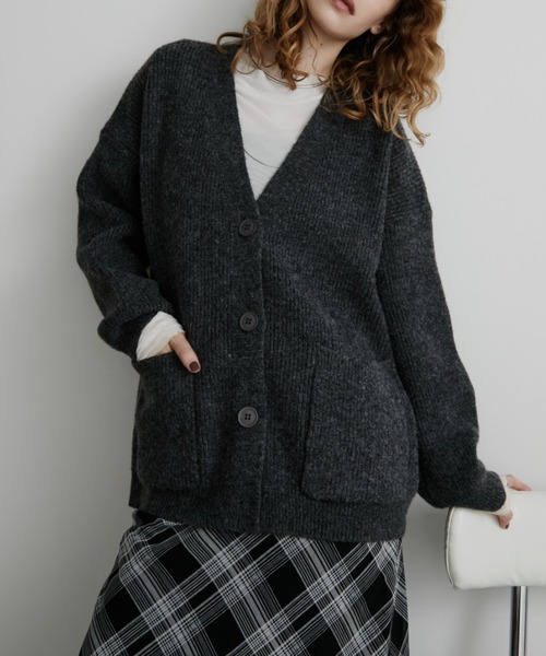 Aunt Marie's(アントマリーズ)の「オーバーサイズVネックカーディガン(カーディガン/ボレロ・レディース・チャコールグレー/ライトグレー・FREE)」の12枚目の写真