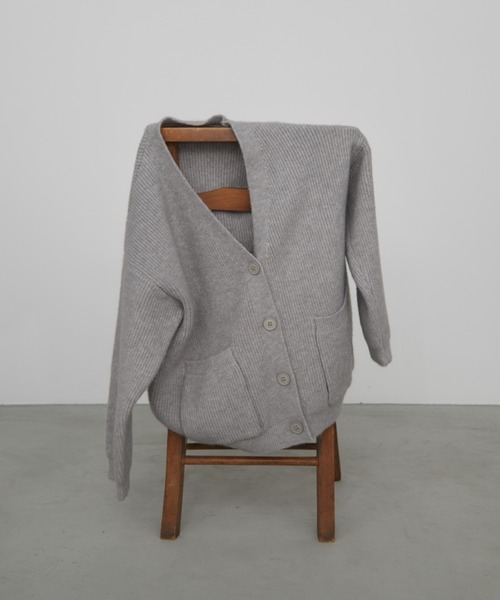 Aunt Marie's（アントマリーズ）の「オーバーサイズVネック