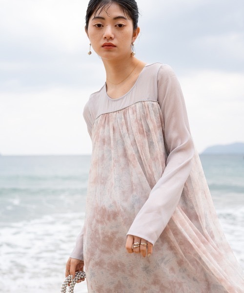 Bab(バブ)の「【低身長向けサイズあり】レイヤード風ニュアンス柄ワンピース(ワンピース・レディース・ベージュ/ライトグレー・MEDIUM/SMALL)」の10枚目の写真