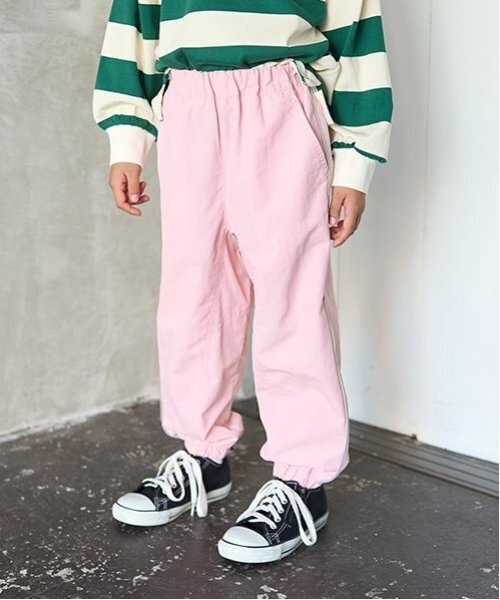 b・ROOM(ビールーム)の「【撥水加工】クライミングパンツ(その他パンツ・キッズ・パープル/ライトピンク/ブラック/ブルー系その他2/ライトカーキ/シルバーグレー/ベージュ/ラベンダー・130cm/120cm/110cm/100cm/140cm)」の8枚目の写真