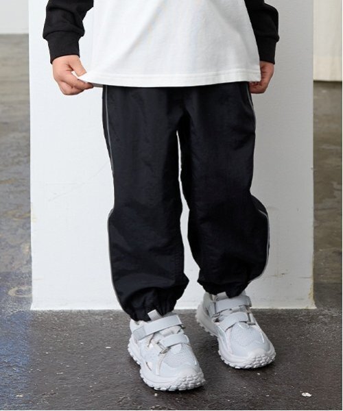 b・ROOM(ビールーム)の「【撥水加工】クライミングパンツ(その他パンツ・キッズ・パープル/ライトピンク/ブラック/ブルー系その他2/ライトカーキ/シルバーグレー/ベージュ/ラベンダー・130cm/120cm/110cm/100cm/140cm)」の2枚目の写真