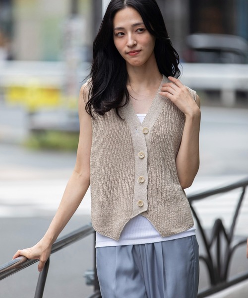 Munich（ミューニック）の「針抜き編みニットジレ（ベスト・レディース・ブラック/グレイッシュベージュ/ブラウン・FREE）」の4枚目の写真