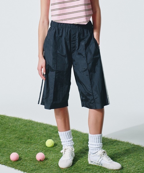ESSENTIAL（エッセンシャル）の「タフタサイドラインハーフパンツ（その他パンツ・レディース・ネイビー/ブラック・38/36）」の2枚目の写真