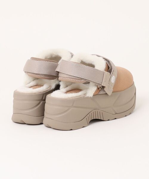 SHAKA（シャカ）の「SHAKA 厚底 クロッグ サンダル SNUG CLOG MOUTON CHUNKY（サンダル・レディース・ブラック/タン・23/24/25/22）」の13枚目の写真