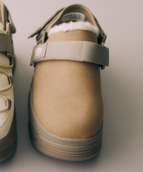 SHAKA（シャカ）の「SHAKA 厚底 クロッグ サンダル SNUG CLOG MOUTON CHUNKY（サンダル・レディース・ブラック/タン・23/24/25/22）」の17枚目の写真