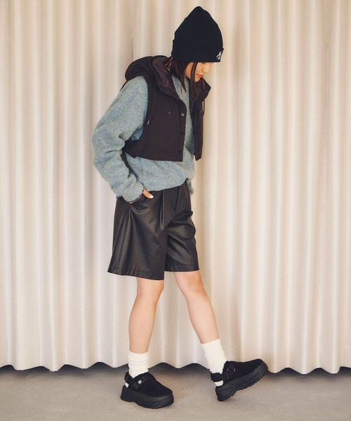 SHAKA（シャカ）の「SHAKA 厚底 クロッグ サンダル SNUG CLOG MOUTON CHUNKY（サンダル・レディース・ブラック/タン・23/24/25/22）」の4枚目の写真