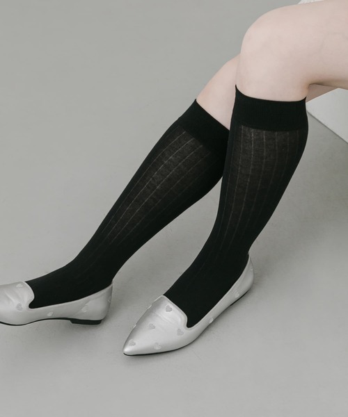 SMELLY(スメリー)の「リブハイソックス(ソックス/靴下・レディース・ブラック/ホワイト・22/25(85-100))」の2枚目の写真