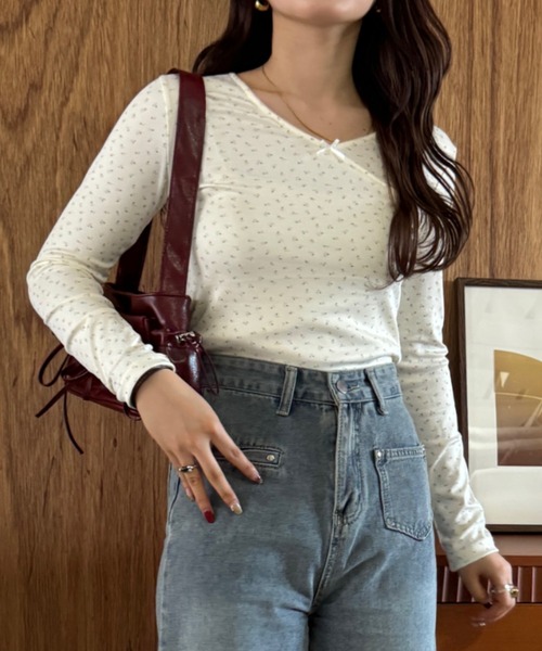 efill（エフィル）の「リボン付き 小花柄 ソフト 長袖 Tシャツ（Tシャツ/カットソー・レディース・アイボリー・FREE）」の8枚目の写真