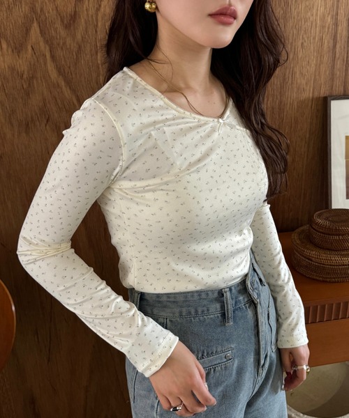 efill（エフィル）の「リボン付き 小花柄 ソフト 長袖 Tシャツ（Tシャツ/カットソー・レディース・アイボリー・FREE）」の2枚目の写真