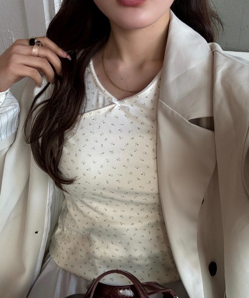 efill（エフィル）の「リボン付き 小花柄 ソフト 長袖 Tシャツ（Tシャツ/カットソー・レディース・アイボリー・FREE）」の16枚目の写真