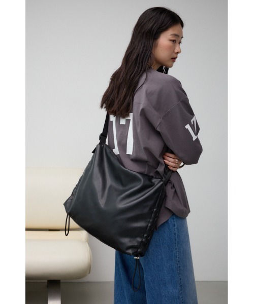 AZUL by moussy(アズールバイマウジー)の「サイドギャザーパデットバッグ(ショルダーバッグ・レディース・シルバー/ブラック/ブラック系その他2・FREE)」の5枚目の写真