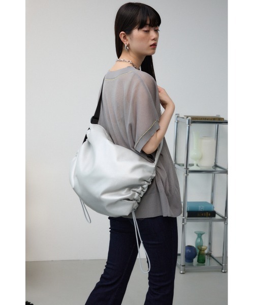 AZUL by moussy(アズールバイマウジー)の「サイドギャザーパデットバッグ(ショルダーバッグ・レディース・シルバー/ブラック/ブラック系その他2・FREE)」の19枚目の写真