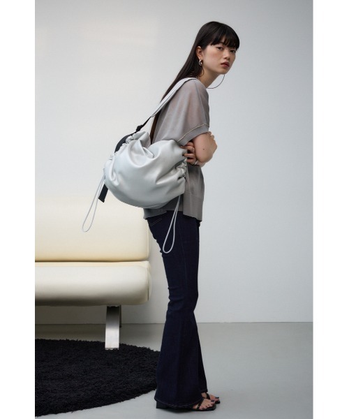 AZUL by moussy(アズールバイマウジー)の「サイドギャザーパデットバッグ(ショルダーバッグ・レディース・シルバー/ブラック/ブラック系その他2・FREE)」の20枚目の写真