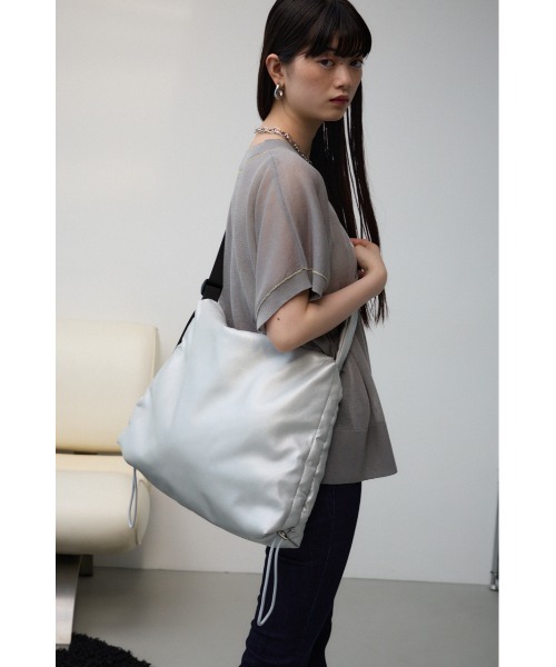 AZUL by moussy(アズールバイマウジー)の「サイドギャザーパデットバッグ(ショルダーバッグ・レディース・シルバー/ブラック/ブラック系その他2・FREE)」の21枚目の写真