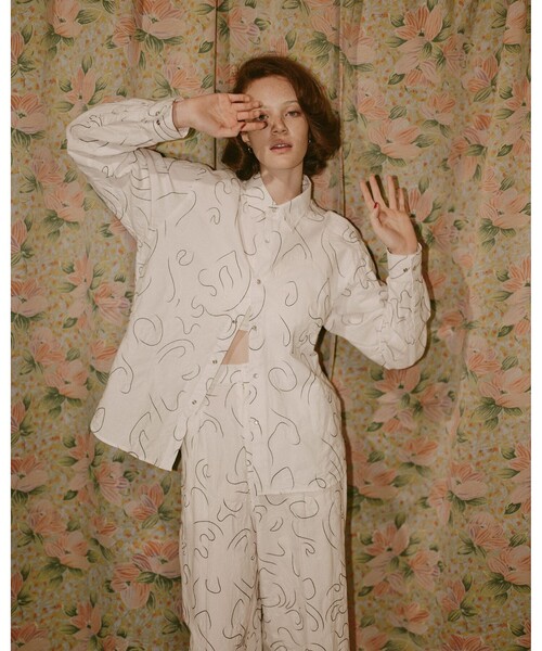 B:MING by BEAMS（ビーミングバイビームス）の「ambiance / Embroidery Shirt（S～M）（シャツ/ブラウス・レディース・ライトブルー/オフホワイト・SMALL/MEDIUM）」の2枚目の写真