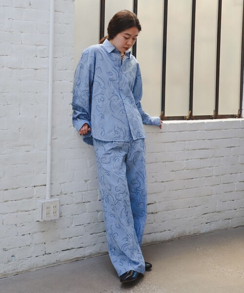 B:MING by BEAMS（ビーミングバイビームス）の「ambiance / Embroidery Shirt（S～M）（シャツ/ブラウス・レディース・ライトブルー/オフホワイト・SMALL/MEDIUM）」の3枚目の写真