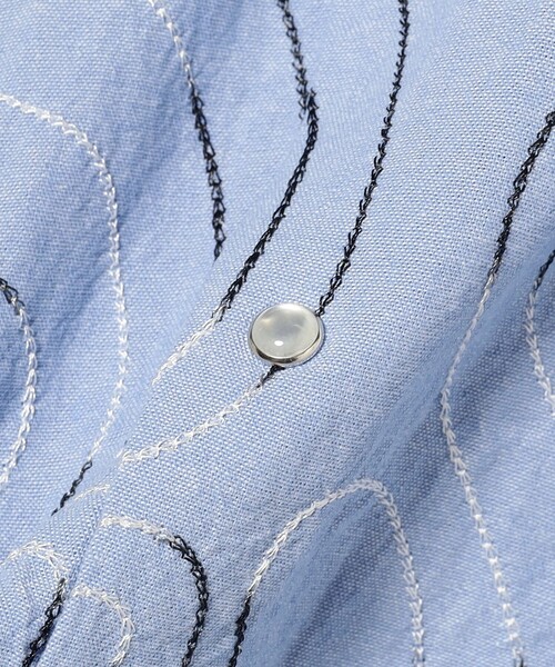 B:MING by BEAMS（ビーミングバイビームス）の「ambiance / Embroidery Shirt（S～M）（シャツ/ブラウス・レディース・ライトブルー/オフホワイト・SMALL/MEDIUM）」の11枚目の写真
