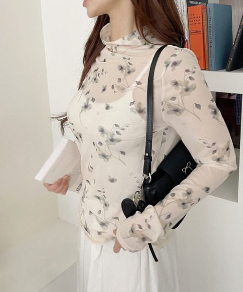 Eclat one(エクラワン)の「【Eclat one】水彩フラワー シアー ハイネック インナー(Tシャツ/カットソー・レディース・アイボリー/ネイビー/ブラック・FREE)」の14枚目の写真