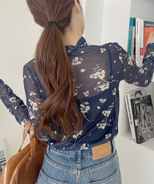 Eclat one(エクラワン)の「【Eclat one】水彩フラワー シアー ハイネック インナー(Tシャツ/カットソー・レディース・アイボリー/ネイビー/ブラック・FREE)」の11枚目の写真