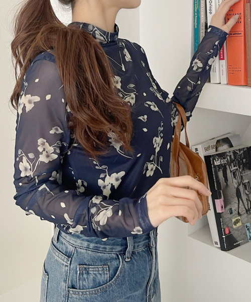 Eclat one(エクラワン)の「【Eclat one】水彩フラワー シアー ハイネック インナー(Tシャツ/カットソー・レディース・アイボリー/ネイビー/ブラック・FREE)」の12枚目の写真