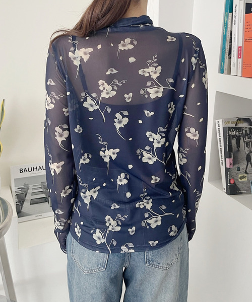 Eclat one(エクラワン)の「【Eclat one】水彩フラワー シアー ハイネック インナー(Tシャツ/カットソー・レディース・アイボリー/ネイビー/ブラック・FREE)」の5枚目の写真