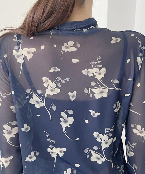 Eclat one(エクラワン)の「【Eclat one】水彩フラワー シアー ハイネック インナー(Tシャツ/カットソー・レディース・アイボリー/ネイビー/ブラック・FREE)」の6枚目の写真