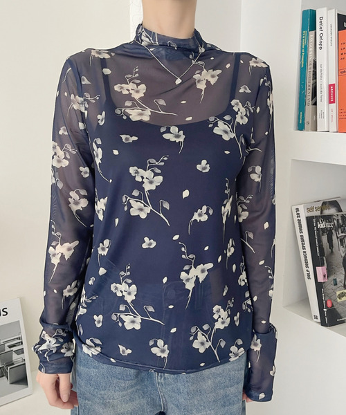 Eclat one(エクラワン)の「【Eclat one】水彩フラワー シアー ハイネック インナー(Tシャツ/カットソー・レディース・アイボリー/ネイビー/ブラック・FREE)」の4枚目の写真