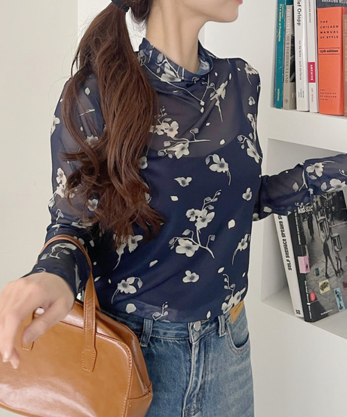 Eclat one(エクラワン)の「【Eclat one】水彩フラワー シアー ハイネック インナー(Tシャツ/カットソー・レディース・アイボリー/ネイビー/ブラック・FREE)」の10枚目の写真