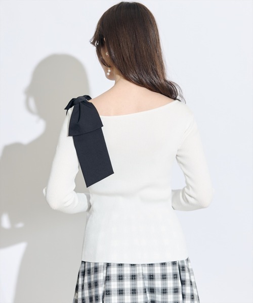 SWINGLE(スウィングル)の「【展示会1位】ワンショルリボンアシメネックニットプルオーバー(ニット/セーター・レディース・ブラック/レッド/サックスブルー/アイボリー・FREE)」の11枚目の写真