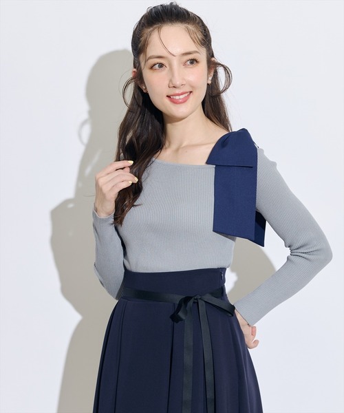 SWINGLE(スウィングル)の「【展示会1位】ワンショルリボンアシメネックニットプルオーバー(ニット/セーター・レディース・ブラック/レッド/サックスブルー/アイボリー・FREE)」の13枚目の写真