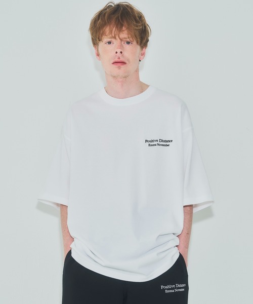 EMMA NOVEMBER　（エマノーヴェンバー）の「Embroidery マグナムウェイト ビッグシルエット Tシャツ（Tシャツ/カットソー・メンズ・ホワイト/ブラック・1/2/3）」の2枚目の写真