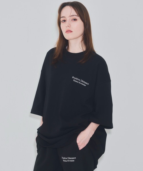 EMMA NOVEMBER　（エマノーヴェンバー）の「Embroidery マグナムウェイト ビッグシルエット Tシャツ（Tシャツ/カットソー・メンズ・ホワイト/ブラック・1/2/3）」の6枚目の写真