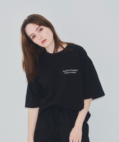 EMMA NOVEMBER　（エマノーヴェンバー）の「Embroidery マグナムウェイト ビッグシルエット Tシャツ（Tシャツ/カットソー・メンズ・ホワイト/ブラック・1/2/3）」の5枚目の写真
