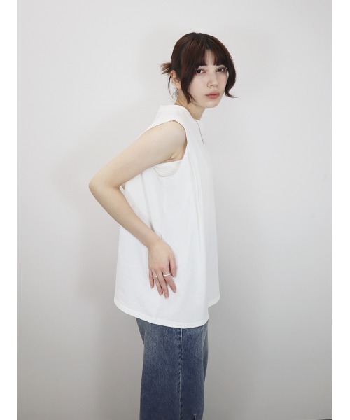 Reurie'(レウリィ)の「ショルダータックノースリーブT/shoulder tuck nosleeve T カットソー 袖なし シンプル 大人カジュアル インナー(Tシャツ/カットソー・レディース・ブラック/ホワイト・FREE)」の3枚目の写真
