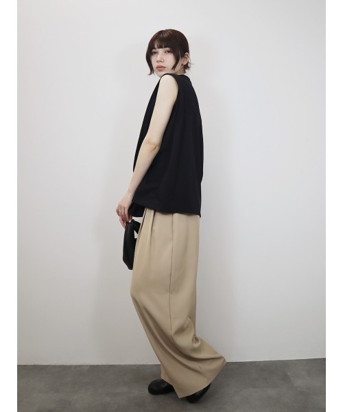 Reurie'(レウリィ)の「ショルダータックノースリーブT/shoulder tuck nosleeve T カットソー 袖なし シンプル 大人カジュアル インナー(Tシャツ/カットソー・レディース・ブラック/ホワイト・FREE)」の7枚目の写真