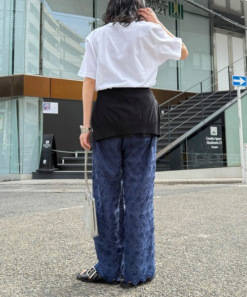 fredy emue(フレディエミュ)の「3D刺繍スカラップイージーパンツ(その他パンツ・レディース・ブラック/ネイビー/オフホワイト・38)」の8枚目の写真