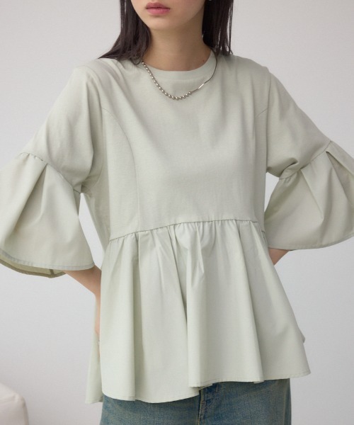AZUL by moussy(アズールバイマウジー)の「タックスリーブ半袖デザインカットトップス(Tシャツ/カットソー・レディース・アイボリー/ブラック/ライトグリーン・FREE)」の3枚目の写真