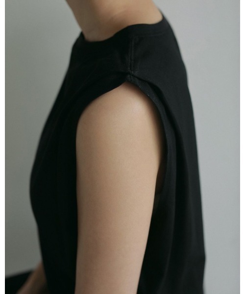 anuke（アンヌーク）の「anuke Sleeveless Tuck Onepiece 62510319（ワンピース・レディース・ブラック・36/38）」の3枚目の写真