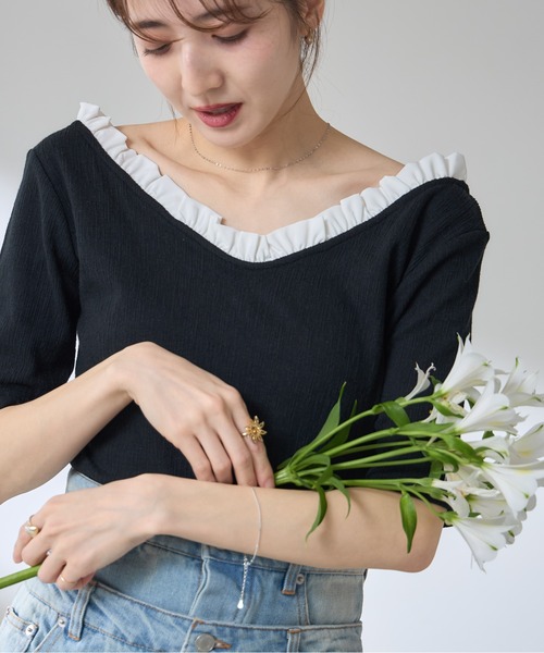 &. NOSTALGIA(アンドドットノスタルジア)の「【ZOZO限定】フリル衿バレエネック半袖プルオーバー(Tシャツ/カットソー・レディース・アイボリー/ブラック・M)」の6枚目の写真