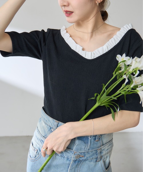 &. NOSTALGIA(アンドドットノスタルジア)の「【ZOZO限定】フリル衿バレエネック半袖プルオーバー(Tシャツ/カットソー・レディース・アイボリー/ブラック・M)」の7枚目の写真