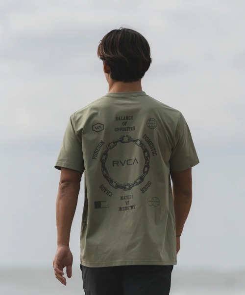 RVCA(ルーカ)の「RVCA メンズ CHAIN RELEASE SFST サーフTシャツ 【2025年夏モデル】/ルーカ水陸両用バックプリント半袖ラッシュガード(水着)(ラッシュガード・メンズ・ホワイト/ブラック/グリーン系その他・X-LARGE/LARGE/MEDIUM/SMALL)」の1枚目の写真