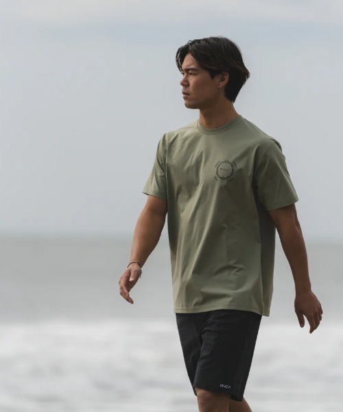 RVCA(ルーカ)の「RVCA メンズ CHAIN RELEASE SFST サーフTシャツ 【2025年夏モデル】/ルーカ水陸両用バックプリント半袖ラッシュガード(水着)(ラッシュガード・メンズ・ホワイト/ブラック/グリーン系その他・X-LARGE/LARGE/MEDIUM/SMALL)」の13枚目の写真